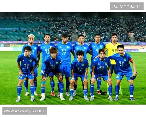 南京足球队在足球团队协作排行榜中荣获第十名展现出强大团队精神与默契配合